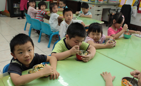 孩子的未來，碗中的現在：校園午餐調查報導